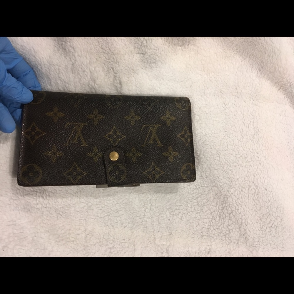 Vintage Louis Vuitton kiss lock wallet